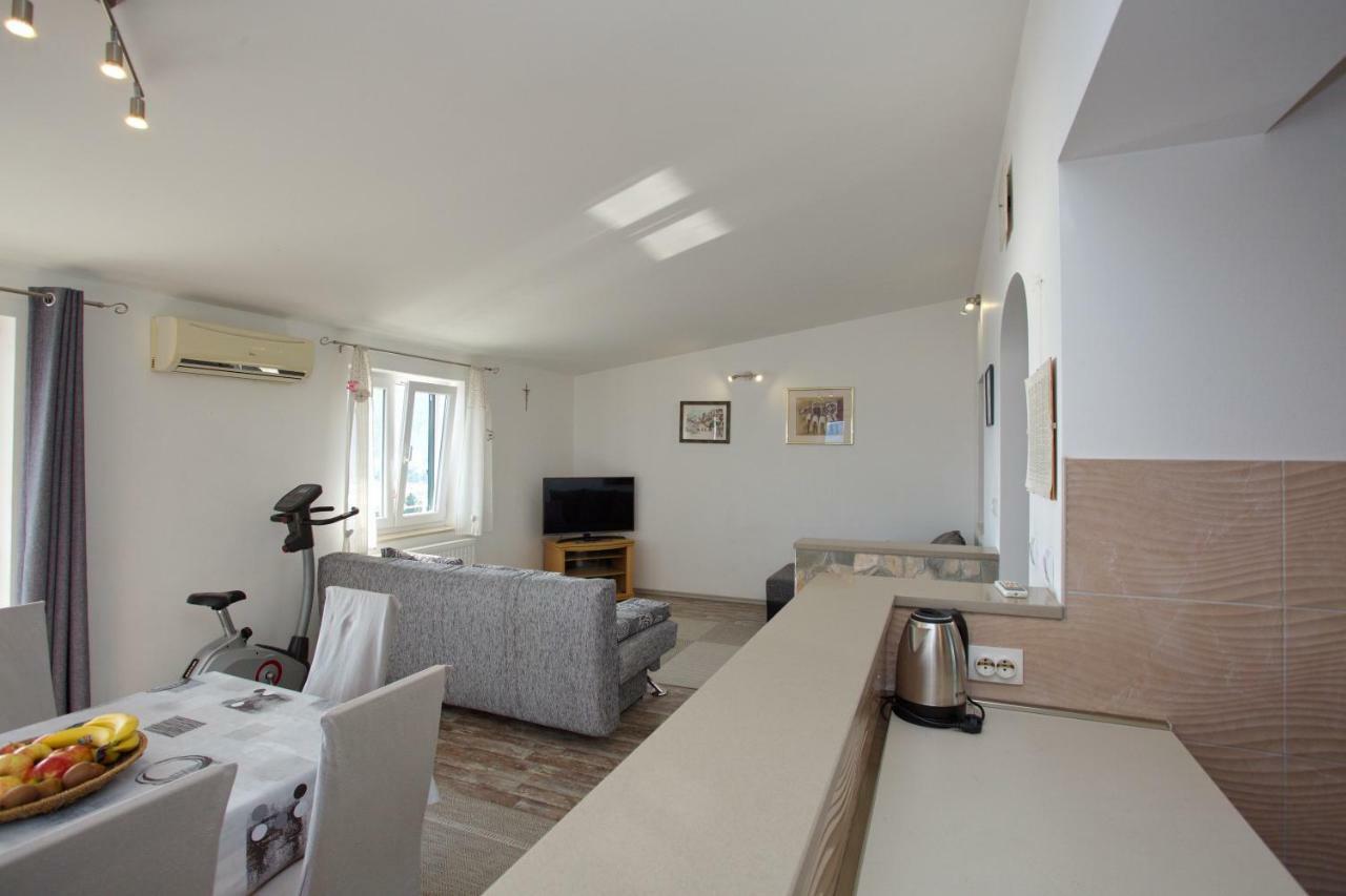 Apartment Lelas Omiš Εξωτερικό φωτογραφία